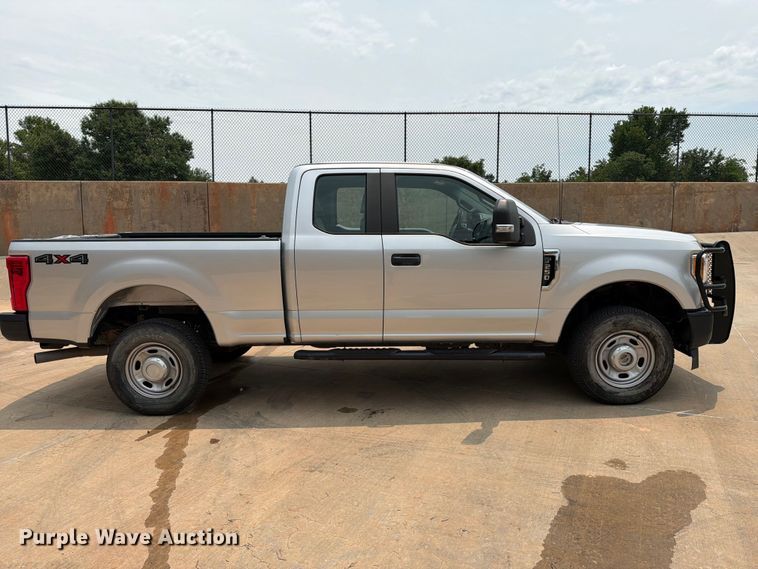 image for item EW0354 2017 Ford F250 Super Duty Ext. Cab pickup truck