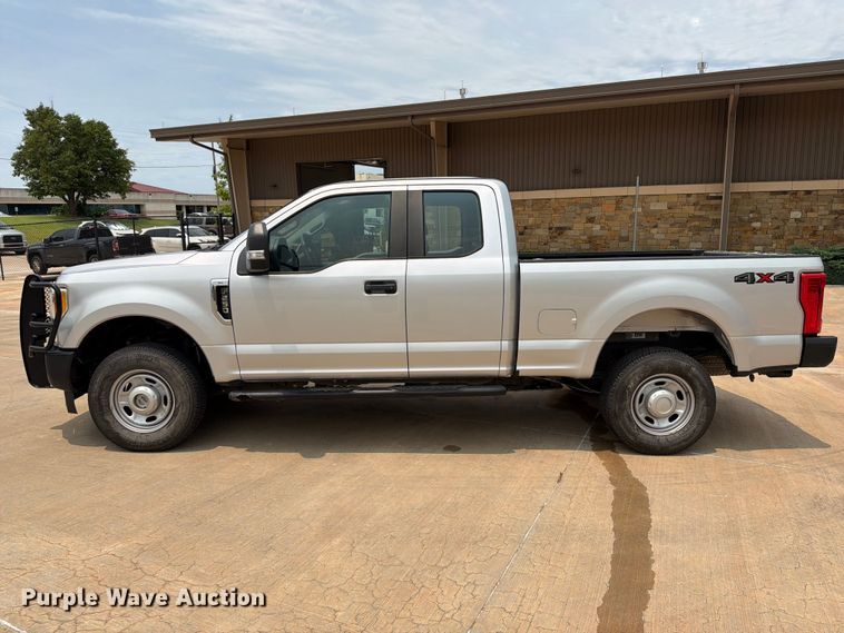 image for item EW0354 2017 Ford F250 Super Duty Ext. Cab pickup truck