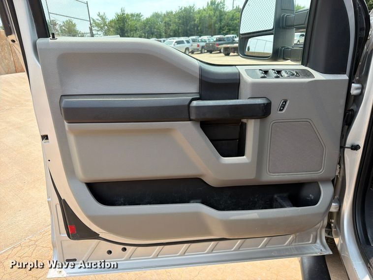 image for item EW0354 2017 Ford F250 Super Duty Ext. Cab pickup truck