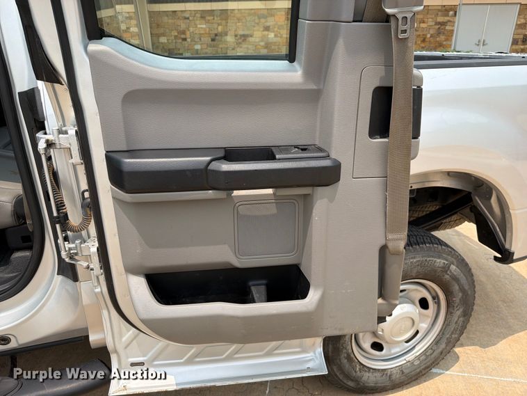 image for item EW0354 2017 Ford F250 Super Duty Ext. Cab pickup truck