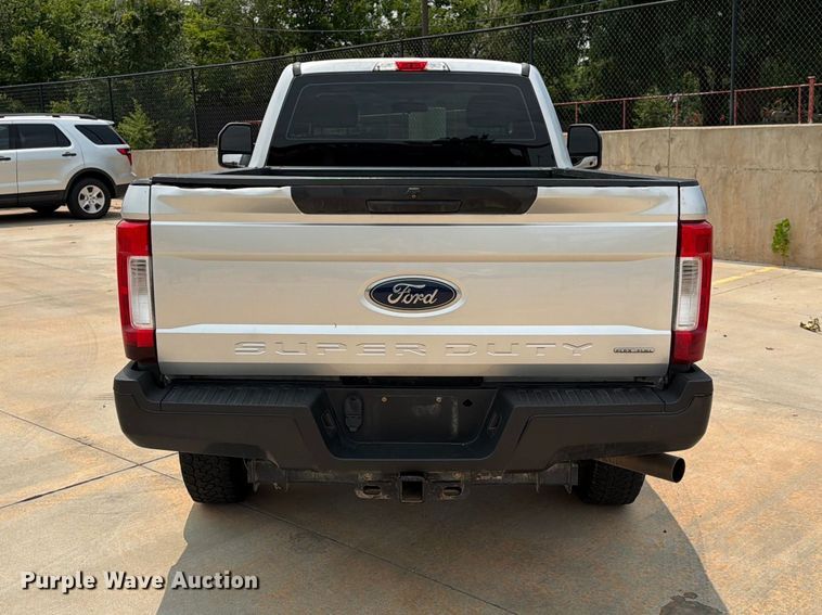 image for item EW0355 2018 Ford F250 Super Duty pickup truck