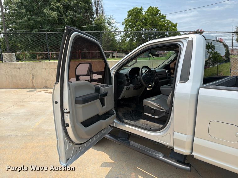 image for item EW0355 2018 Ford F250 Super Duty pickup truck