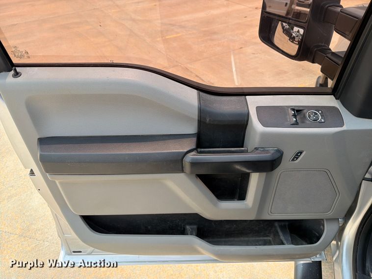 image for item EW0355 2018 Ford F250 Super Duty pickup truck