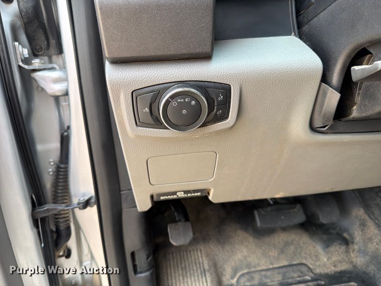 image for item EW0355 2018 Ford F250 Super Duty pickup truck