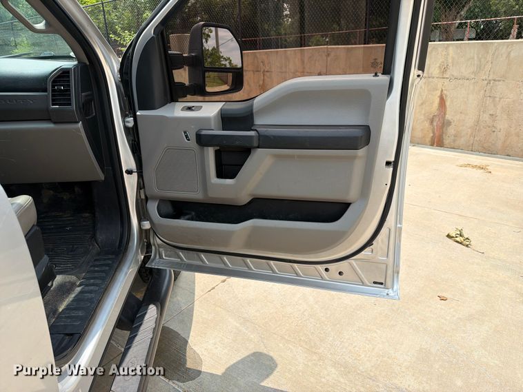 image for item EW0355 2018 Ford F250 Super Duty pickup truck