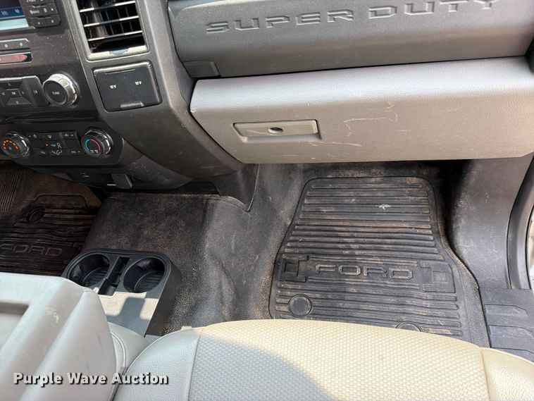 image for item EW0355 2018 Ford F250 Super Duty pickup truck