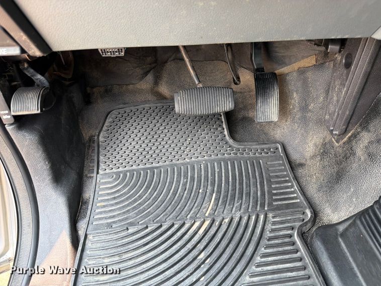 image for item EW0356 2013 Ford F550 Super Duty dump flatbed truck