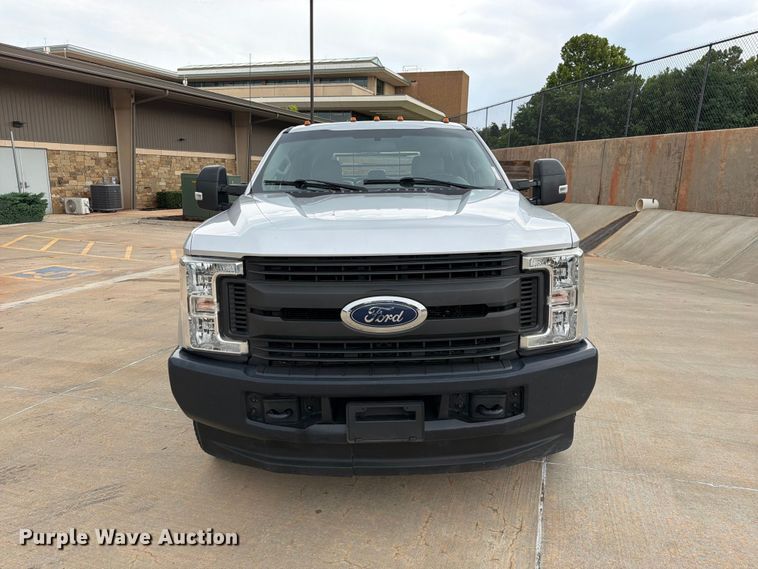 image for item EW0357 2018 Ford F350 Super Duty Crew Cab utility bed pickup truck