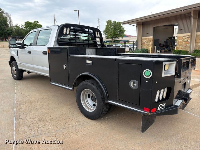 image for item EW0357 2018 Ford F350 Super Duty Crew Cab utility bed pickup truck