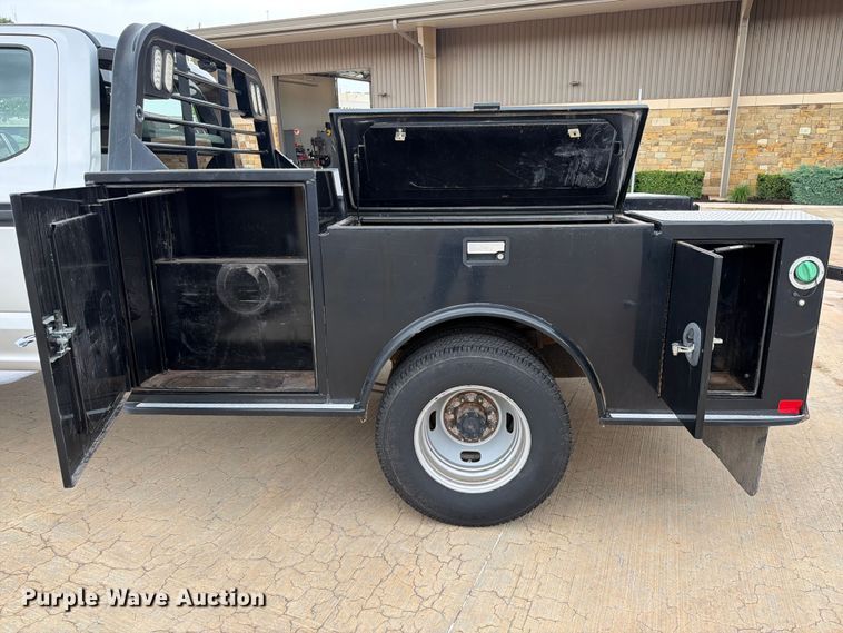 image for item EW0357 2018 Ford F350 Super Duty Crew Cab utility bed pickup truck