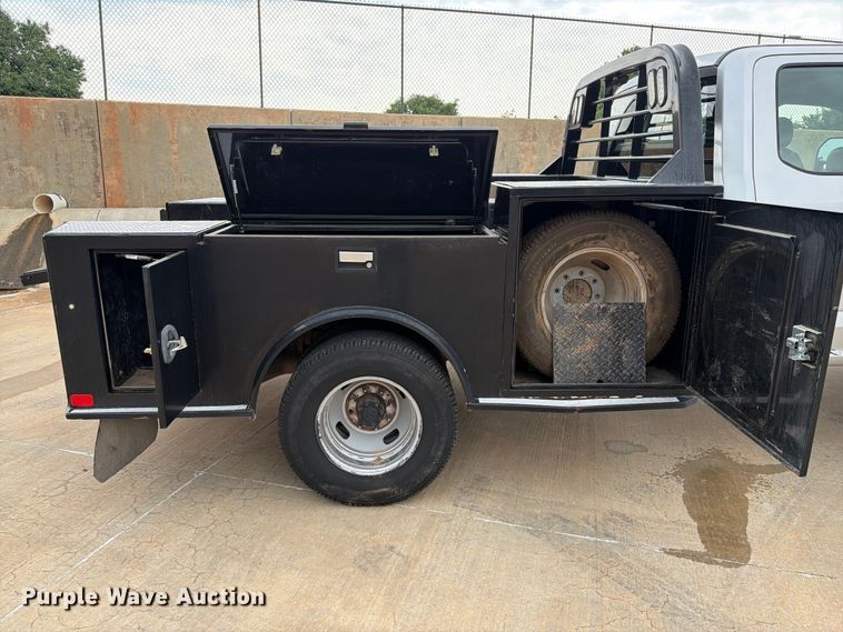 image for item EW0357 2018 Ford F350 Super Duty Crew Cab utility bed pickup truck