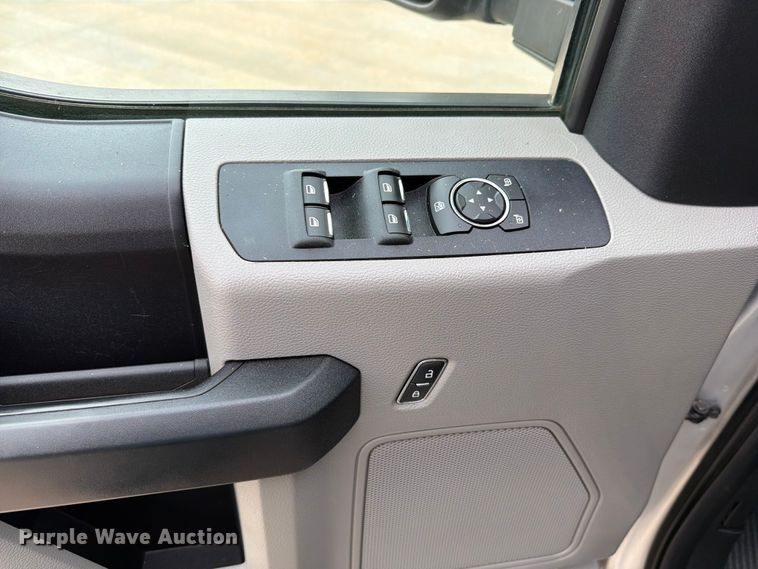 image for item EW0357 2018 Ford F350 Super Duty Crew Cab utility bed pickup truck
