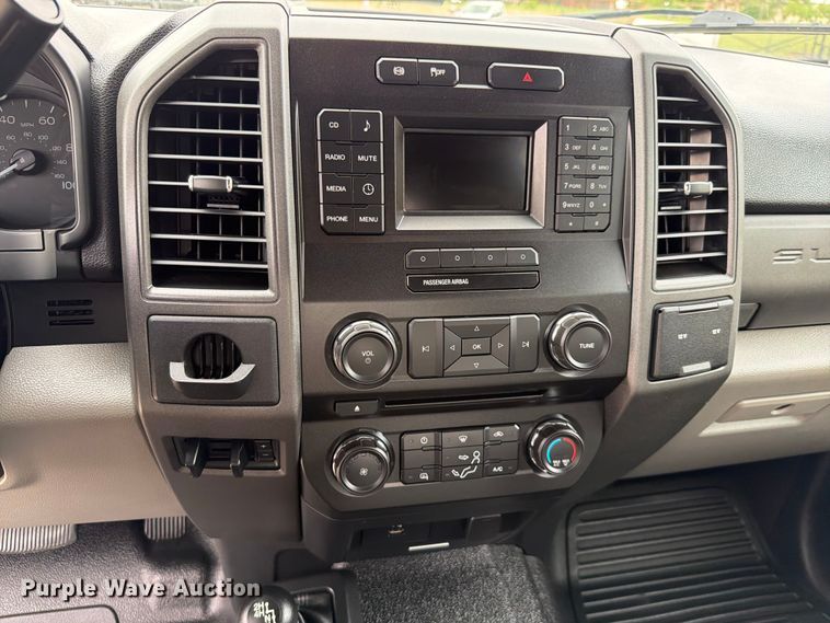image for item EW0357 2018 Ford F350 Super Duty Crew Cab utility bed pickup truck