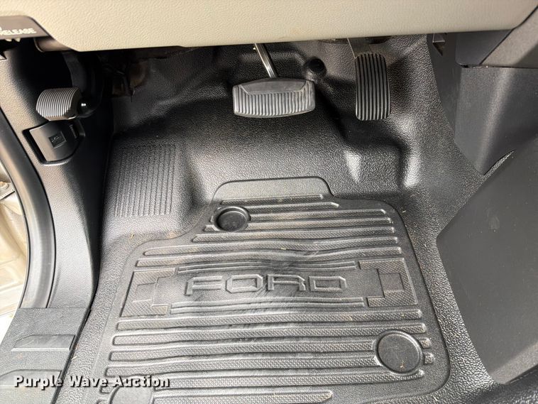 image for item EW0357 2018 Ford F350 Super Duty Crew Cab utility bed pickup truck