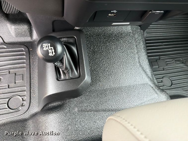 image for item EW0357 2018 Ford F350 Super Duty Crew Cab utility bed pickup truck