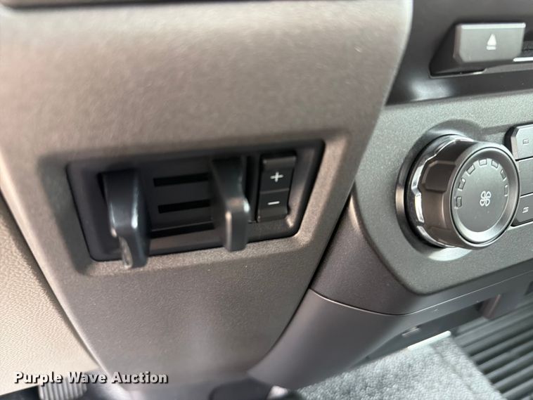 image for item EW0357 2018 Ford F350 Super Duty Crew Cab utility bed pickup truck