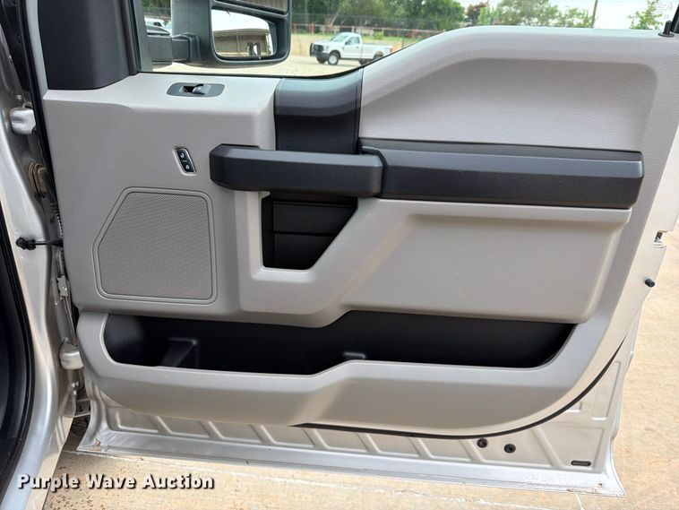 image for item EW0357 2018 Ford F350 Super Duty Crew Cab utility bed pickup truck