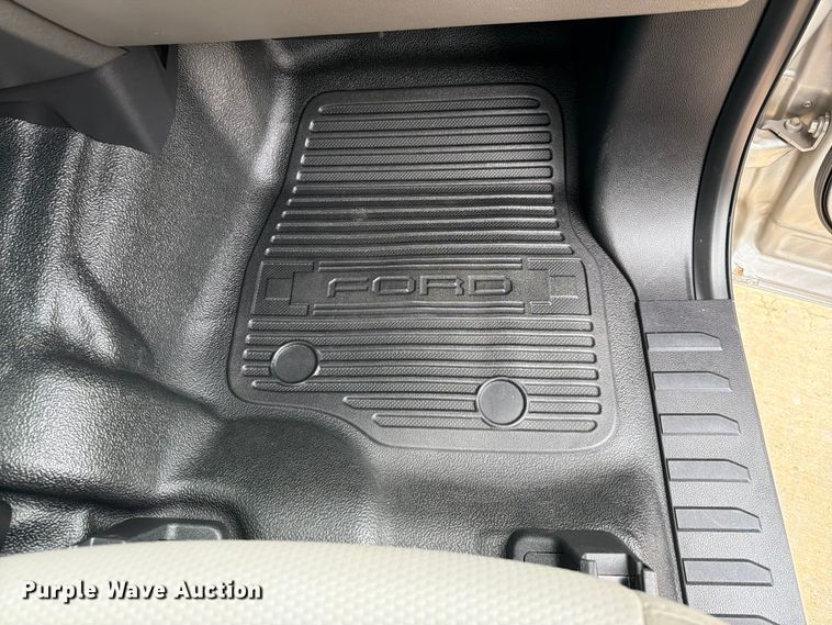 image for item EW0357 2018 Ford F350 Super Duty Crew Cab utility bed pickup truck