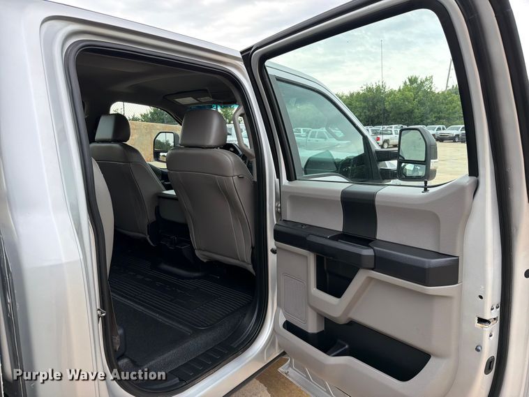 image for item EW0357 2018 Ford F350 Super Duty Crew Cab utility bed pickup truck