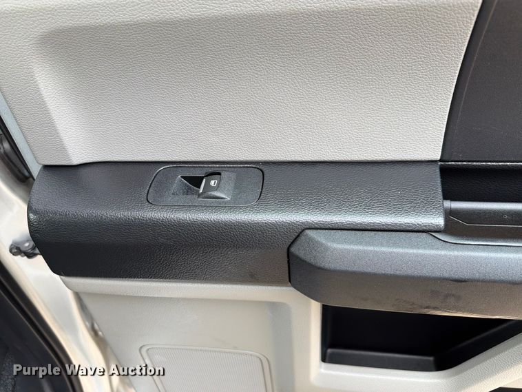 image for item EW0357 2018 Ford F350 Super Duty Crew Cab utility bed pickup truck