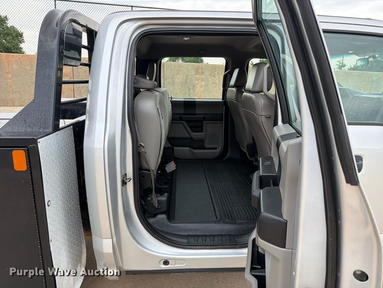 image for item EW0357 2018 Ford F350 Super Duty Crew Cab utility bed pickup truck