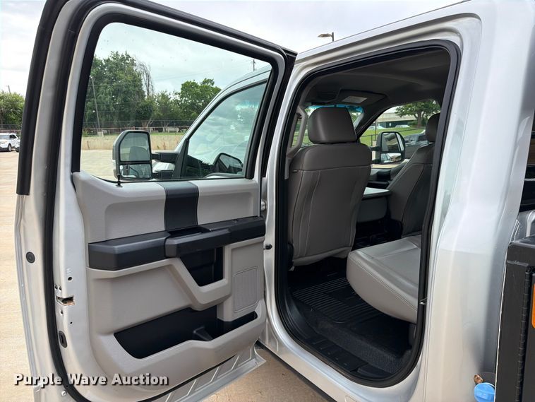 image for item EW0357 2018 Ford F350 Super Duty Crew Cab utility bed pickup truck