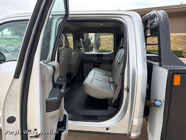 image for item EW0357 2018 Ford F350 Super Duty Crew Cab utility bed pickup truck