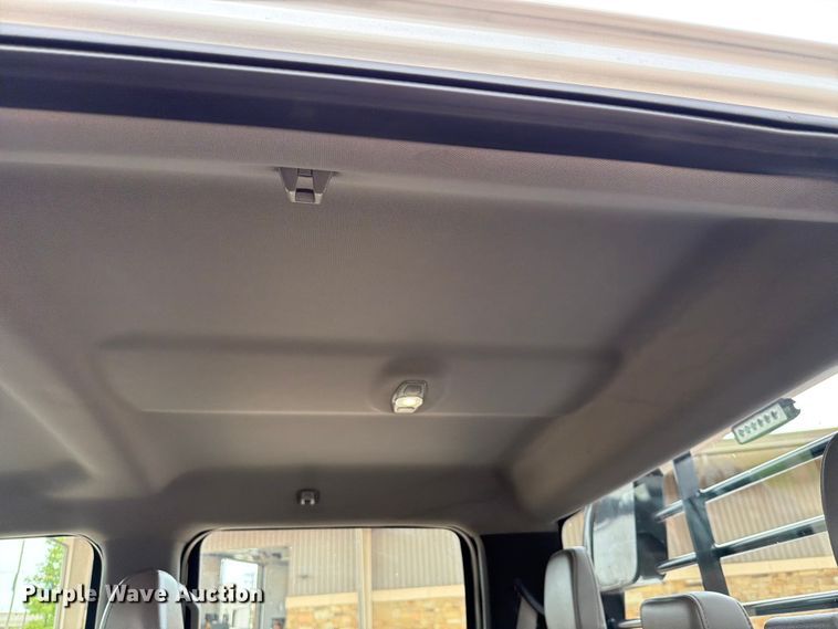 image for item EW0357 2018 Ford F350 Super Duty Crew Cab utility bed pickup truck