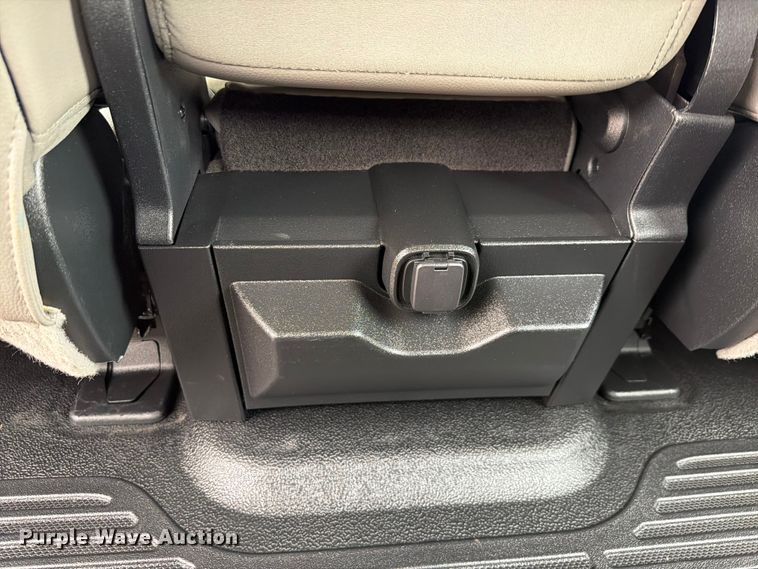 image for item EW0357 2018 Ford F350 Super Duty Crew Cab utility bed pickup truck