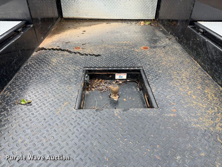 image for item EW0357 2018 Ford F350 Super Duty Crew Cab utility bed pickup truck