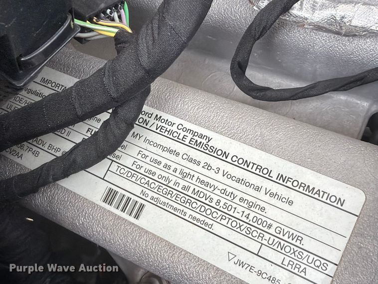 image for item EW0357 2018 Ford F350 Super Duty Crew Cab utility bed pickup truck