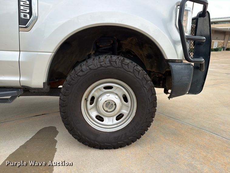 image for item EW0358 2018 Ford F250 Super Duty pickup truck