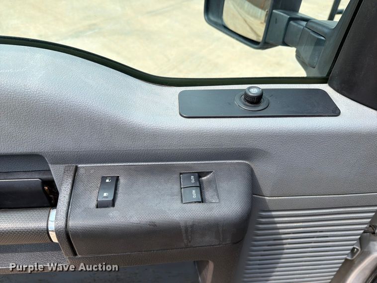 image for item EW0359 2015 Ford F350 Super Duty pickup truck