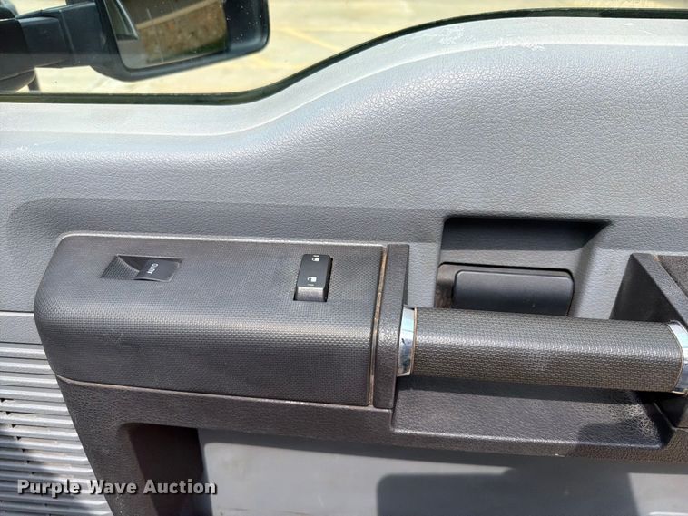 image for item EW0359 2015 Ford F350 Super Duty pickup truck