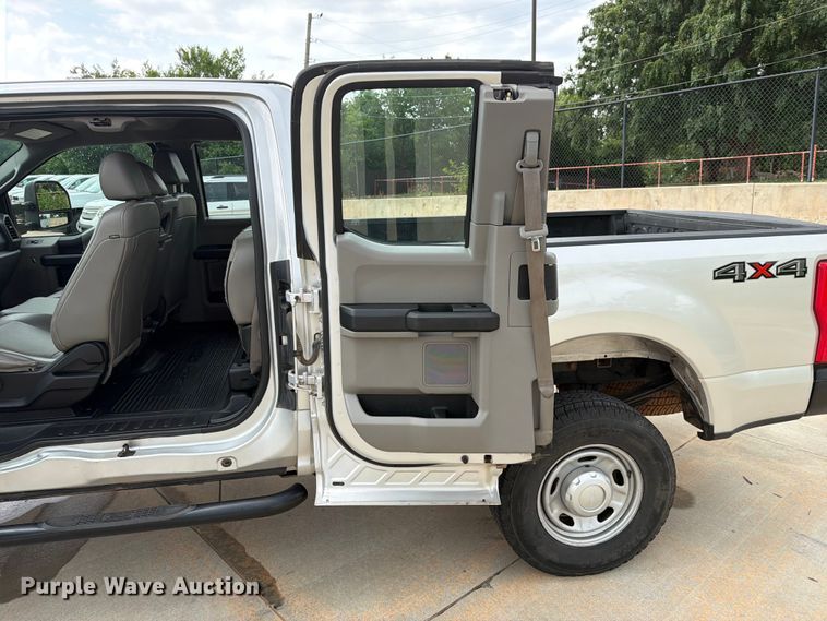 image for item EW0361 2018 Ford F250 Super Duty Ext. Cab pickup truck