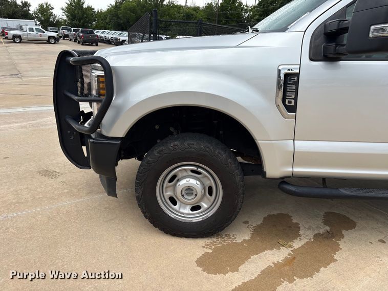 image for item EW0362 2019 Ford F250 Super Duty Crew Cab pickup truck