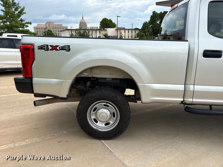 image for item EW0362 2019 Ford F250 Super Duty Crew Cab pickup truck