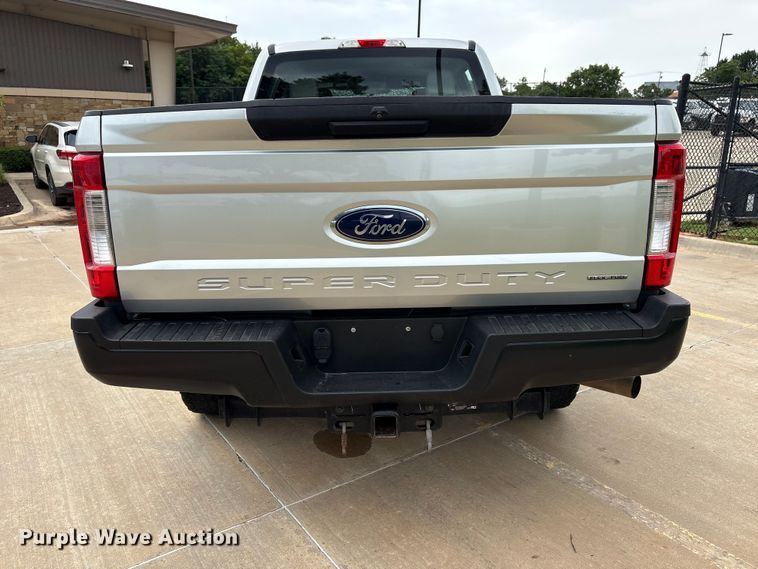 image for item EW0362 2019 Ford F250 Super Duty Crew Cab pickup truck
