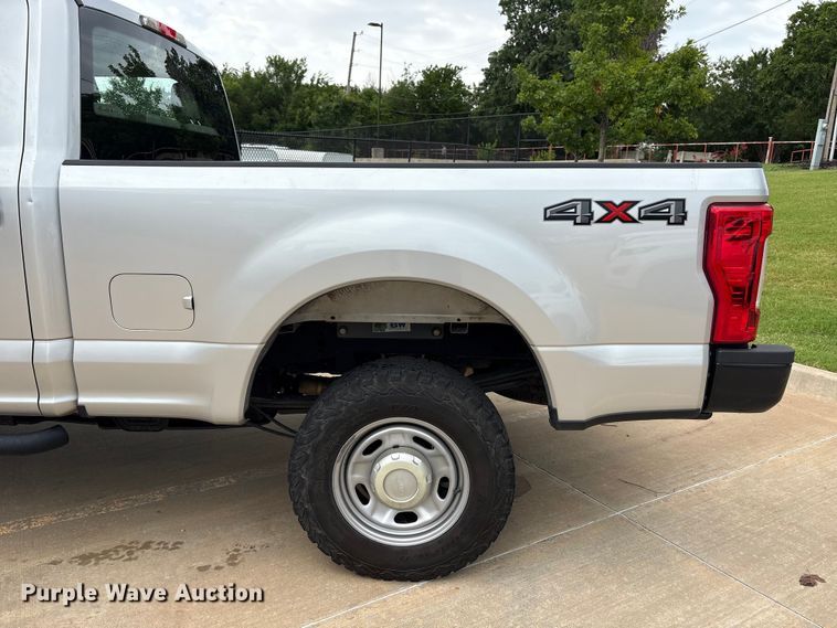 image for item EW0362 2019 Ford F250 Super Duty Crew Cab pickup truck