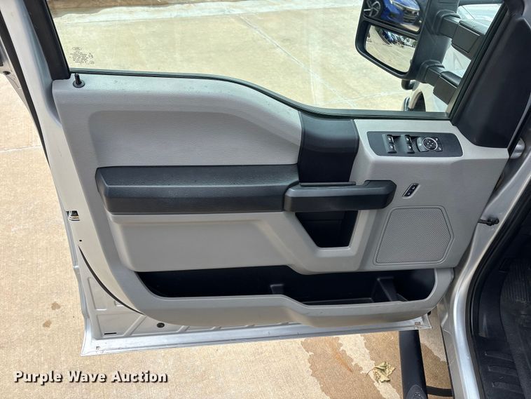 image for item EW0362 2019 Ford F250 Super Duty Crew Cab pickup truck