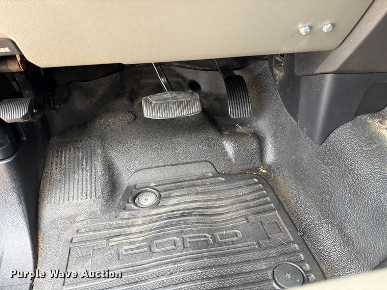image for item EW0362 2019 Ford F250 Super Duty Crew Cab pickup truck