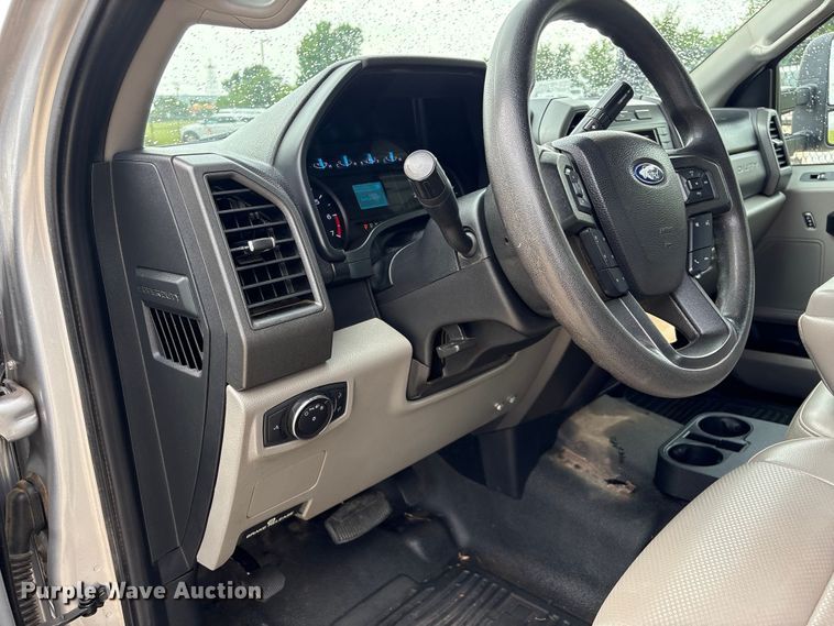 image for item EW0362 2019 Ford F250 Super Duty Crew Cab pickup truck