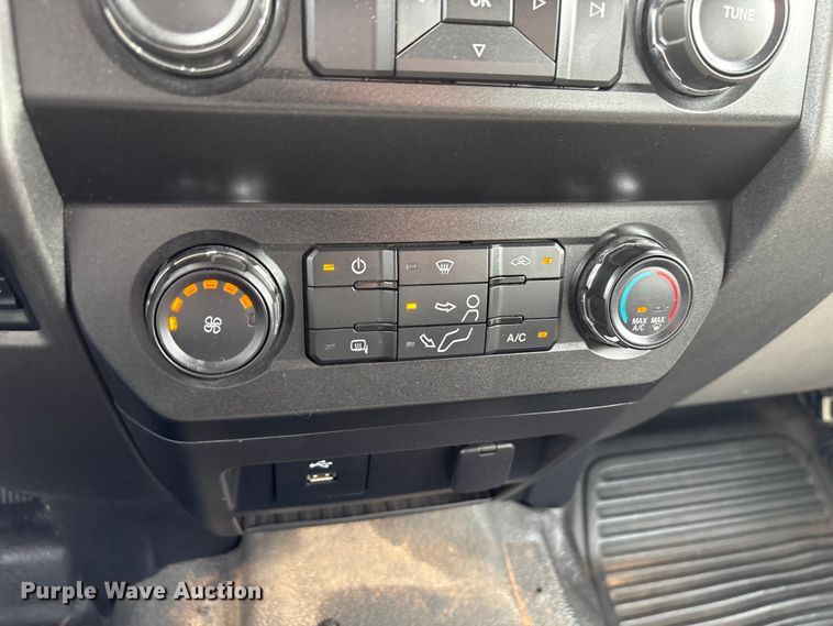 image for item EW0362 2019 Ford F250 Super Duty Crew Cab pickup truck