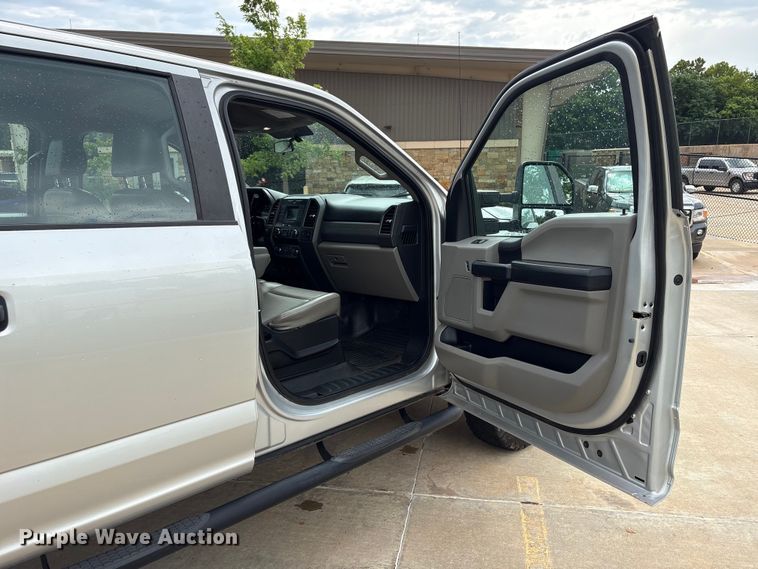image for item EW0362 2019 Ford F250 Super Duty Crew Cab pickup truck