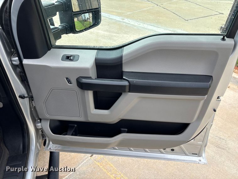 image for item EW0362 2019 Ford F250 Super Duty Crew Cab pickup truck