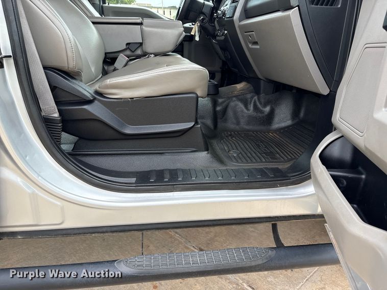 image for item EW0362 2019 Ford F250 Super Duty Crew Cab pickup truck