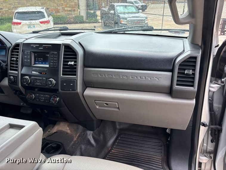 image for item EW0362 2019 Ford F250 Super Duty Crew Cab pickup truck
