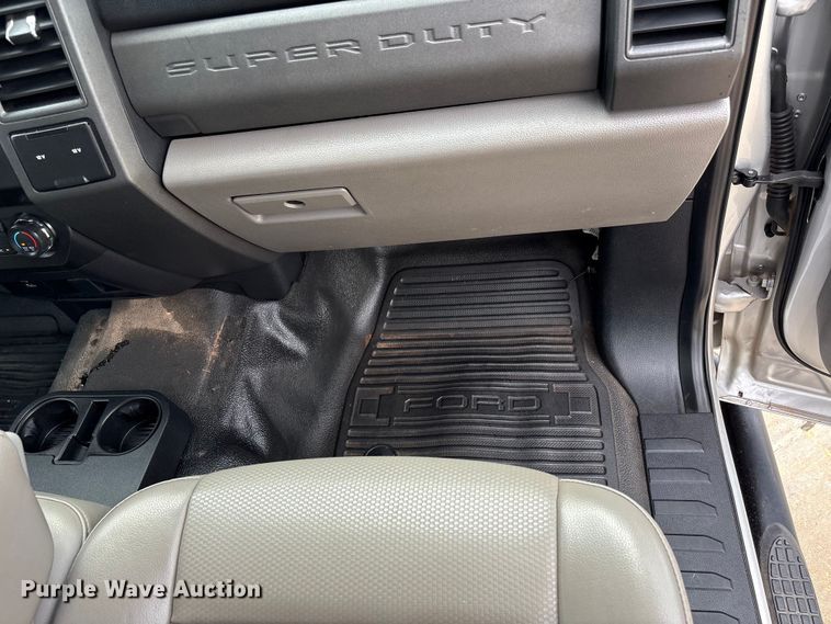 image for item EW0362 2019 Ford F250 Super Duty Crew Cab pickup truck