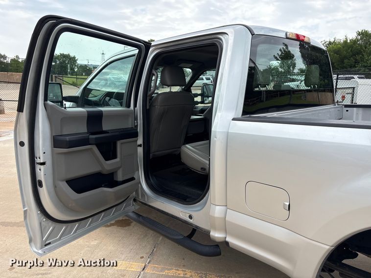 image for item EW0362 2019 Ford F250 Super Duty Crew Cab pickup truck