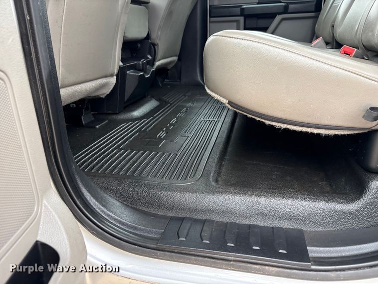 image for item EW0362 2019 Ford F250 Super Duty Crew Cab pickup truck